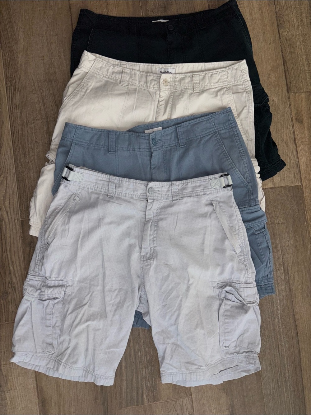 4 Men’s Goodfellow Cargo shorts in size 36